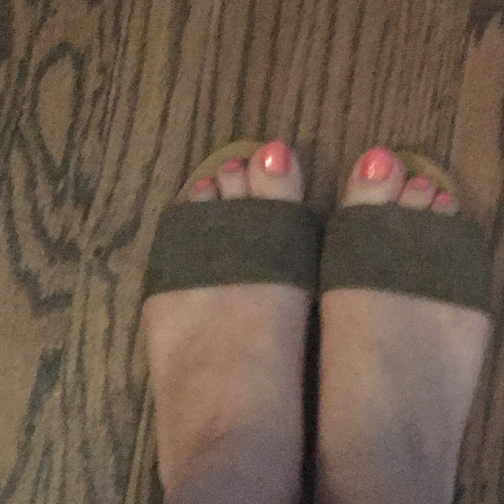 Guess Slides - Picture 3 of 3